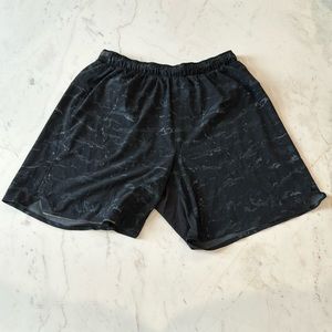Lululemon Surge Short 7" inseam Size M Storm Print Rarely Worn Linerless